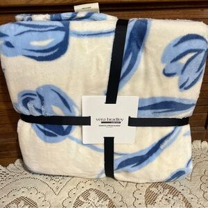Vera Bradley 80 x 50 essential throw Floating Tulips  NWT